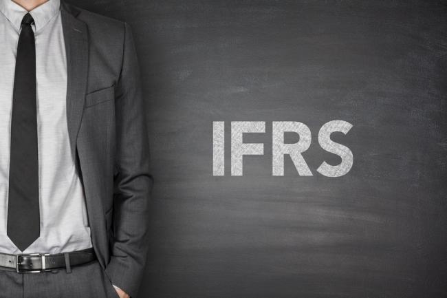 La question de la légalité des IFRS en Europe prend une nouvelle dimension