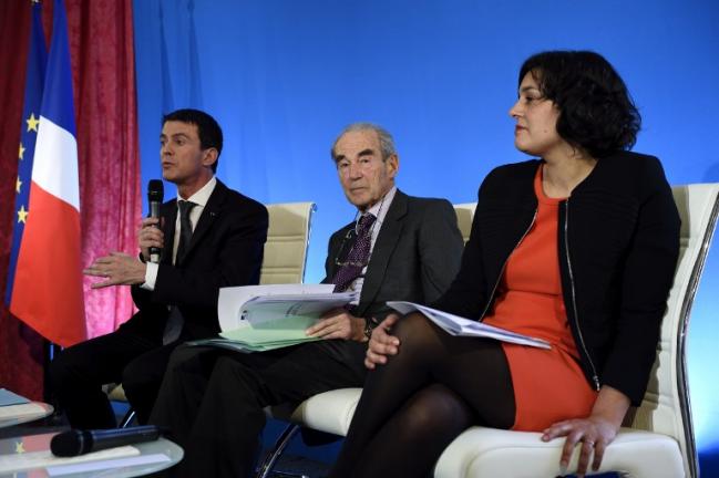 La commission Badinter fixe les 61 principes fondamentaux qui structureront le nouveau code du travail