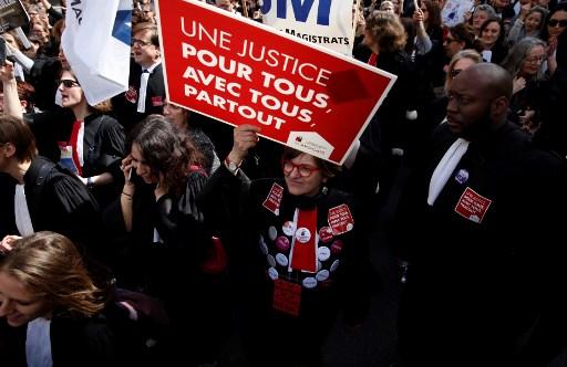 [Vidéo] La manifestation #JusticeMorte parle aux directeurs juridiques