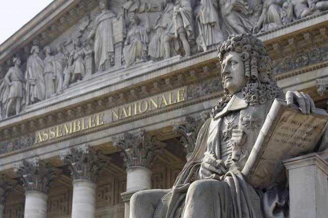 Pacte : les mesures en droit commercial sur le point d'être adoptées