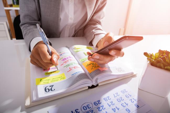 [Infographie] 30 % des cadres déclarent emporter parfois du travail à la maison