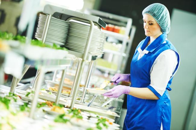 Restauration collective : un secteur à la sinistralité élevée qui commence à se saisir de la prévention