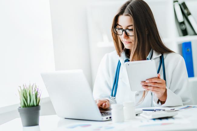 Coronavirus : une instruction fixe les lignes directrices pour les services de santé au travail 