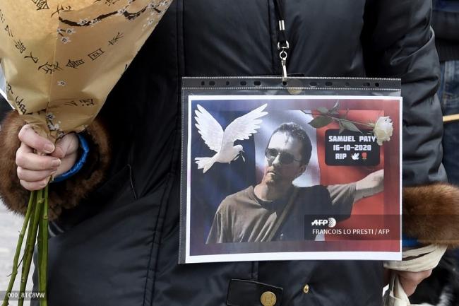 [Revue du web] Samuel Paty, émotion et réflexion
