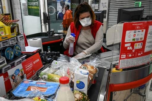 Le ministère du travail ouvre le chantier de la reconnaissance des travailleurs "de deuxième ligne"