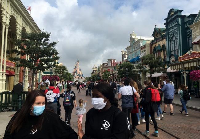 Chez Disneyland Paris, l'employeur prend en charge le coût du test Covid jusqu'à la mi-octobre