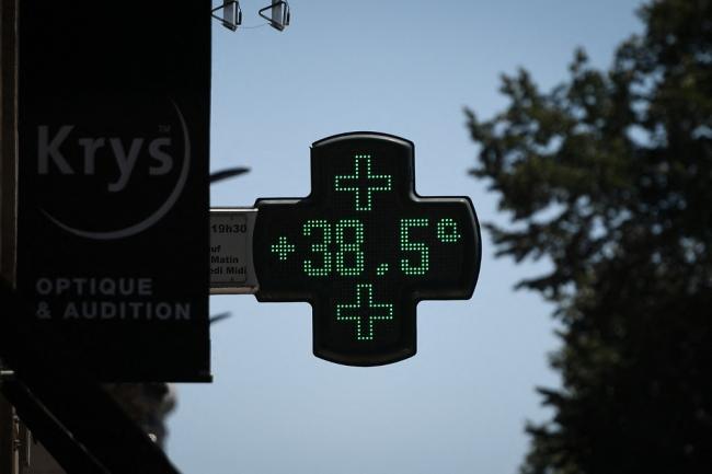 Canicule : en cas de vigilance rouge, "l'employeur doit réévaluer quotidiennement les risques" et suspendre l'activité si nécessaire 
