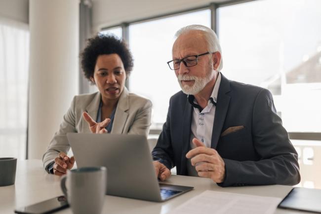 Un "congé réflexion carrière", une solution pour maintenir les seniors en emploi ? 